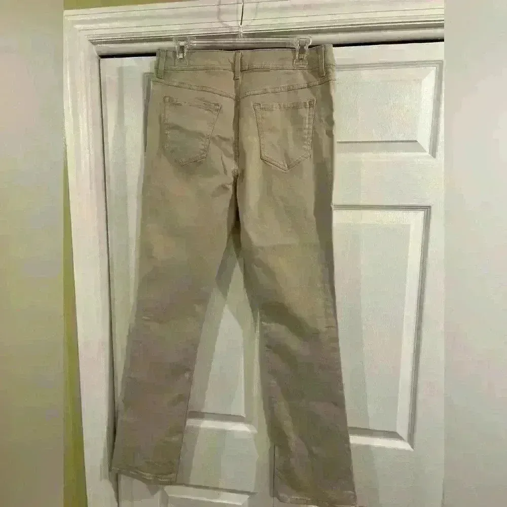 In great condition Bandolino High Rise Straight Leg Jeans Women Lightwash pants - Image 6