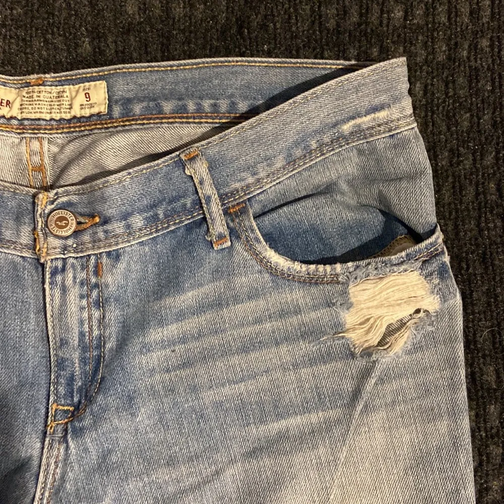 Hollister Destroyed Cropped / Capri Jeans - Image 6