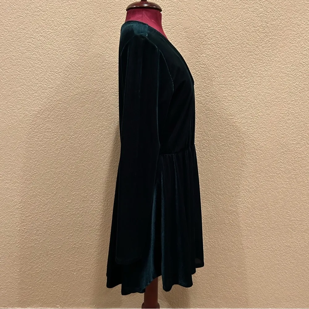NWT  Dark Green Ribbed Velvet Long Sleeve Dress - Midnight Glam - Image 4