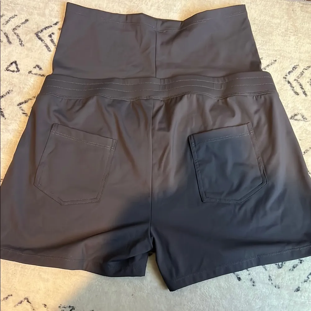 NWT Maacie Maternity Shorts Size Medium Gray Over - Image 5