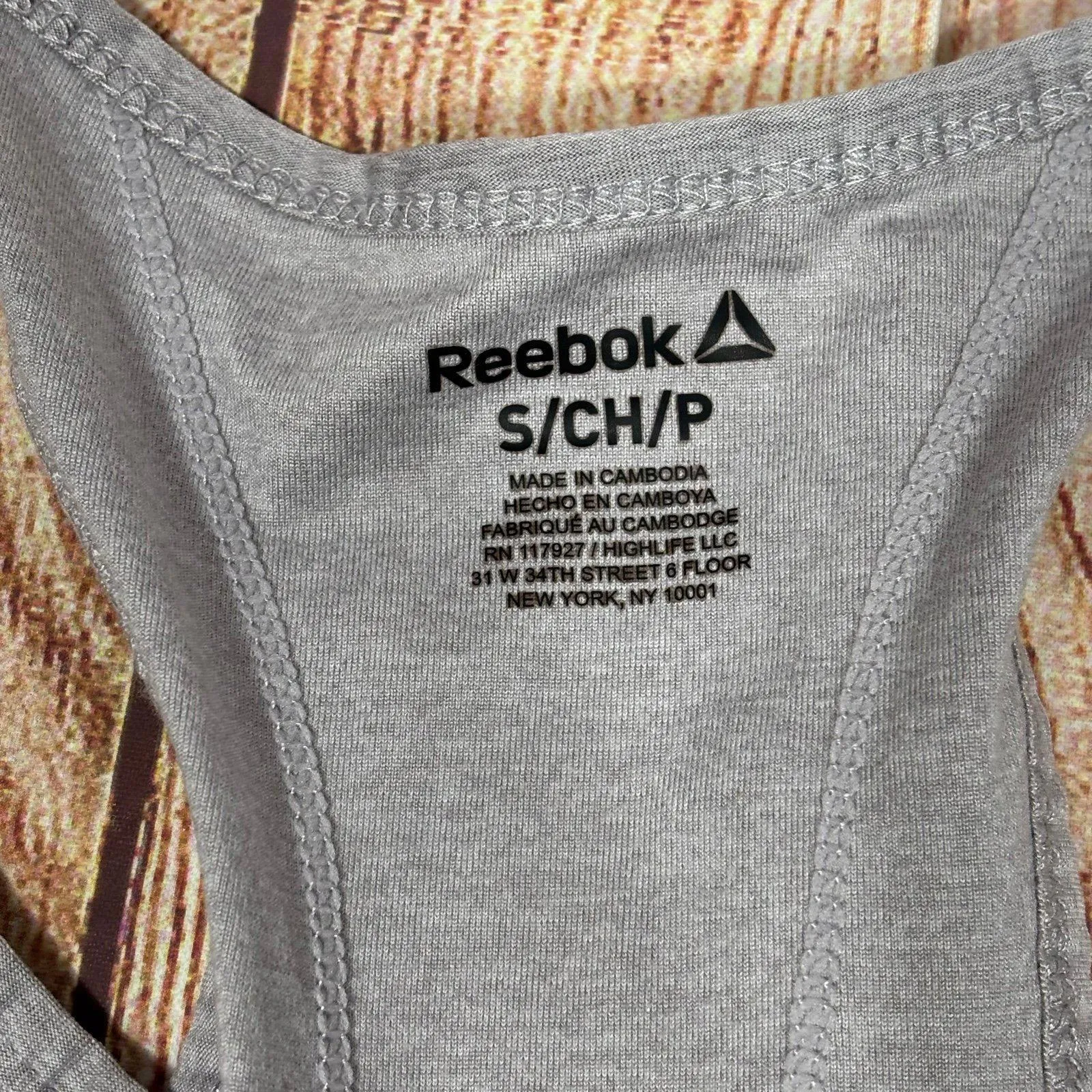 Reebok Women's Gray Racerback Tank Top Small - Image 5