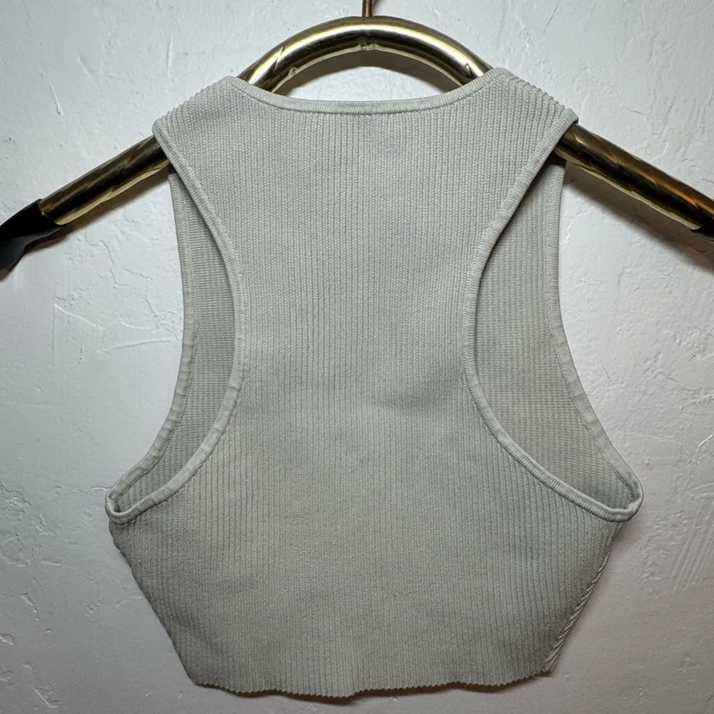 ARITZIA BABATON SCULPT KNIT MUSCLE TANK CROP TOP WHITE SMALL RIBBED EUC - Image 4