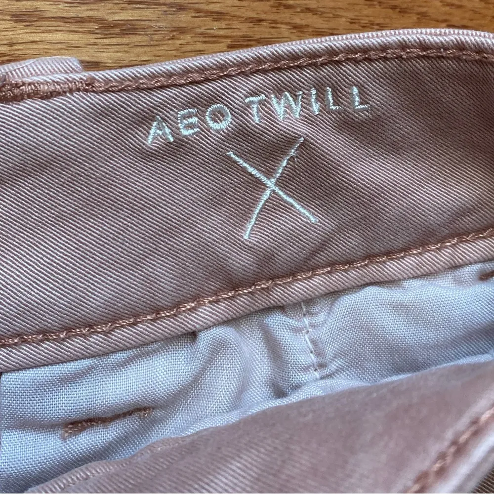 American Eagle Outfitters Super Stretch Light Pink Midi Shorts Size 4 - Image 5