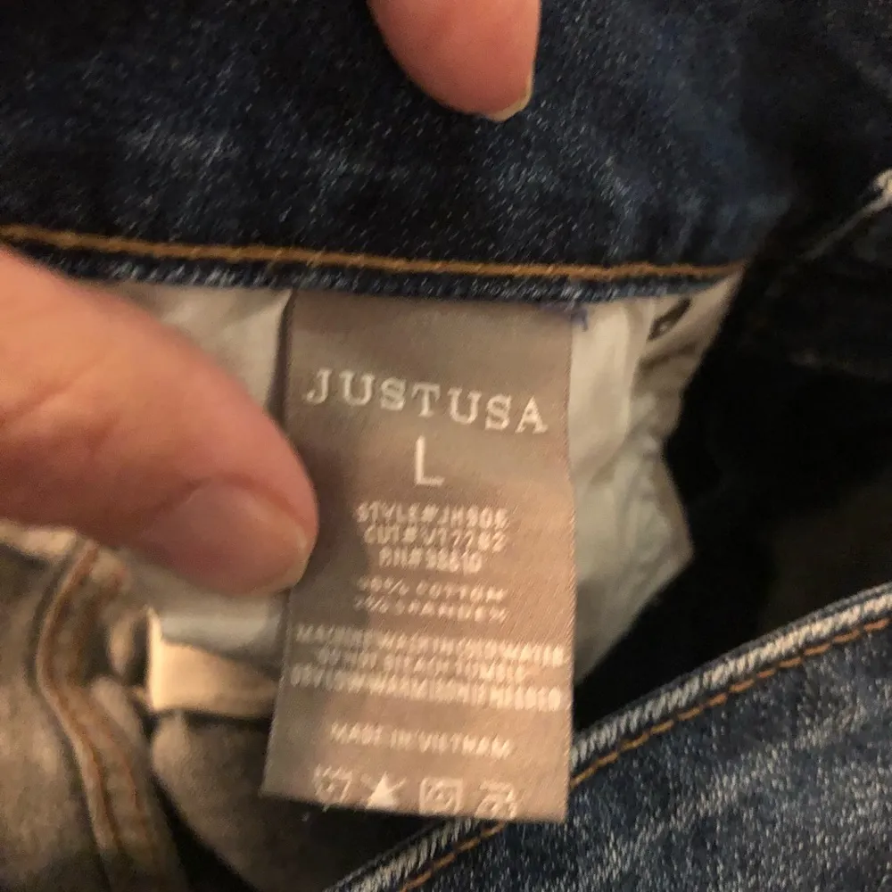 Denim distressed shorts large - Image 3