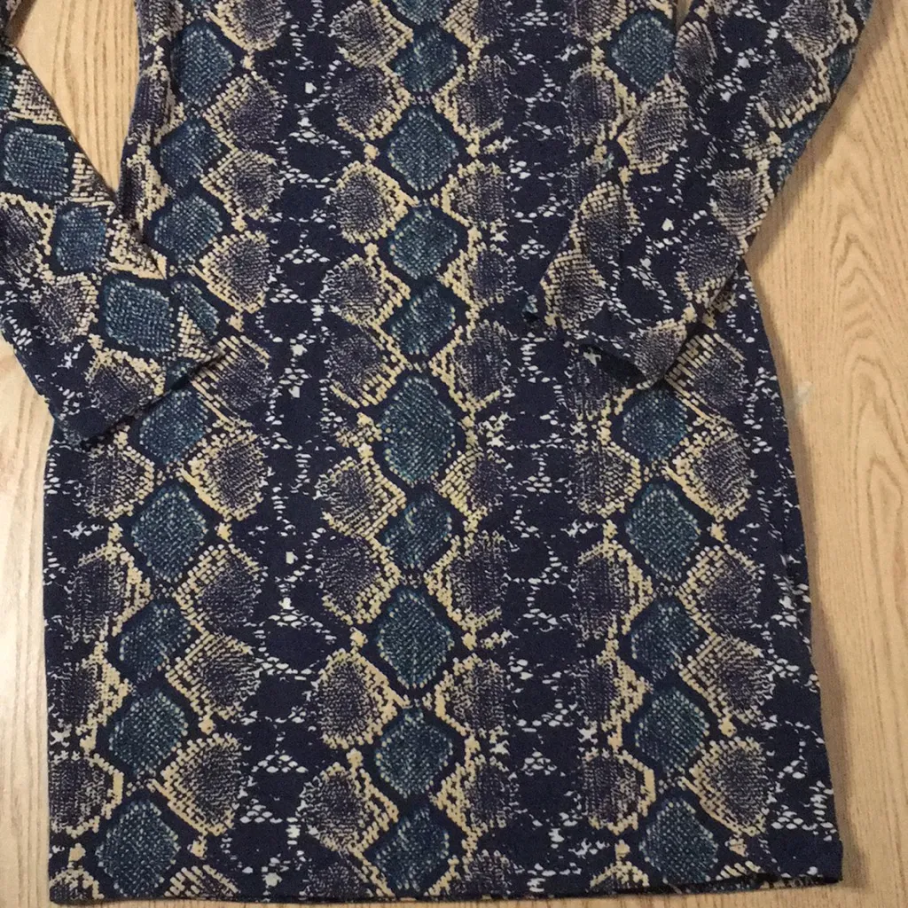 B47 Bundle of 2 Womens Dresses Guess Forever 21 Snake Skin Lace Look Size Medium - Image 4