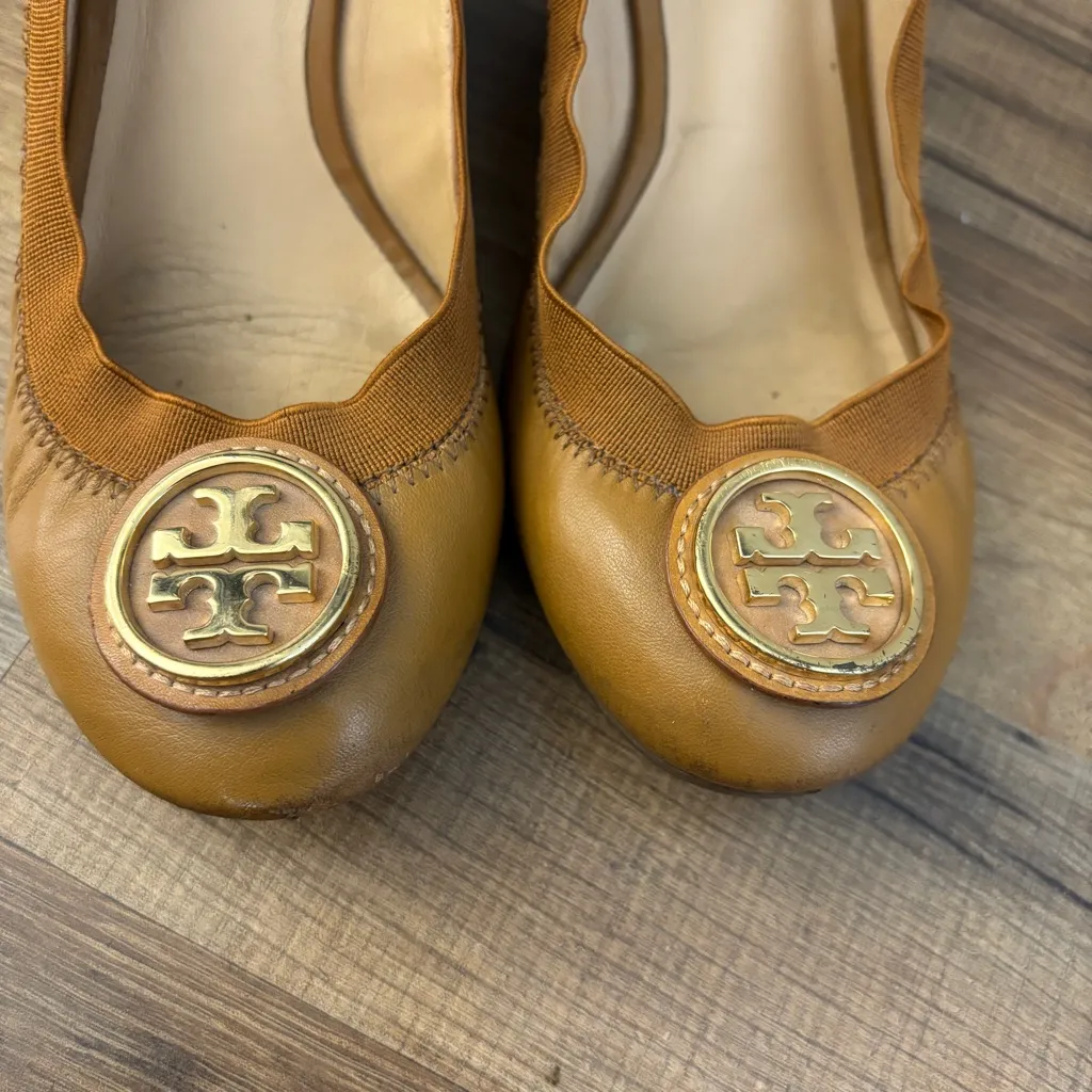 Tory Burch Caroline Leather Wedge Shoes Tan Dark Maple - Image 4