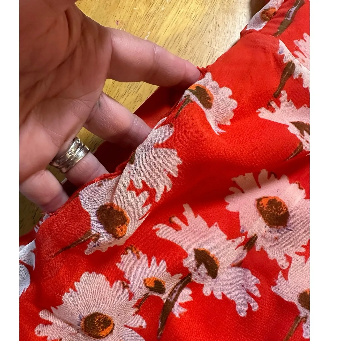 Urban Outfitters Women's Red Floral Chiffon‎ Romper Size M Summer Casual V-Neck - Image 6