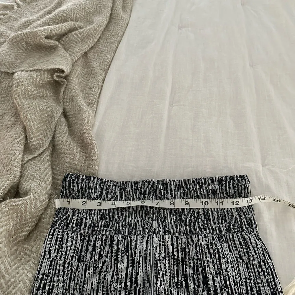 Athleta Women’s Medium Flurry Elemental Tight Black White Patterned Sporty Athle - Image 5