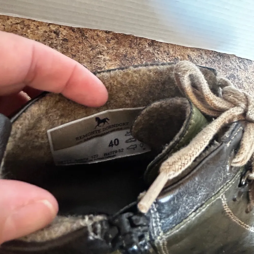 Women’s Remonte lace up ankle boots in havanna/leaf colorway size‎ 40 Green Size 9 - Image 9