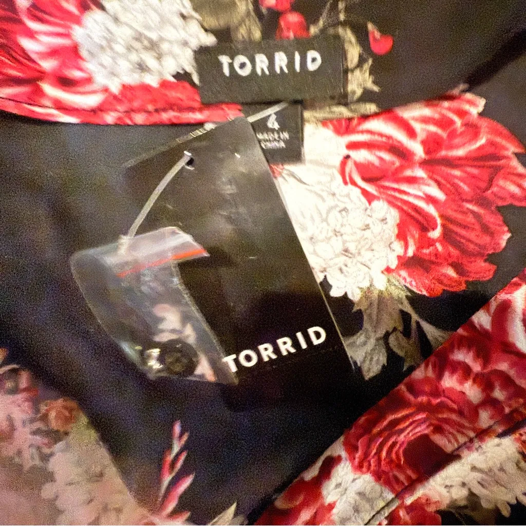 Torrid NWT Floral Wrap Dress Women’s Size 4 Ruffle Hem V-Neck‎ - Image 5