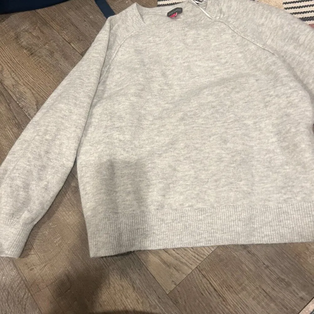 Vince Camuto large grey sweater - Image 5