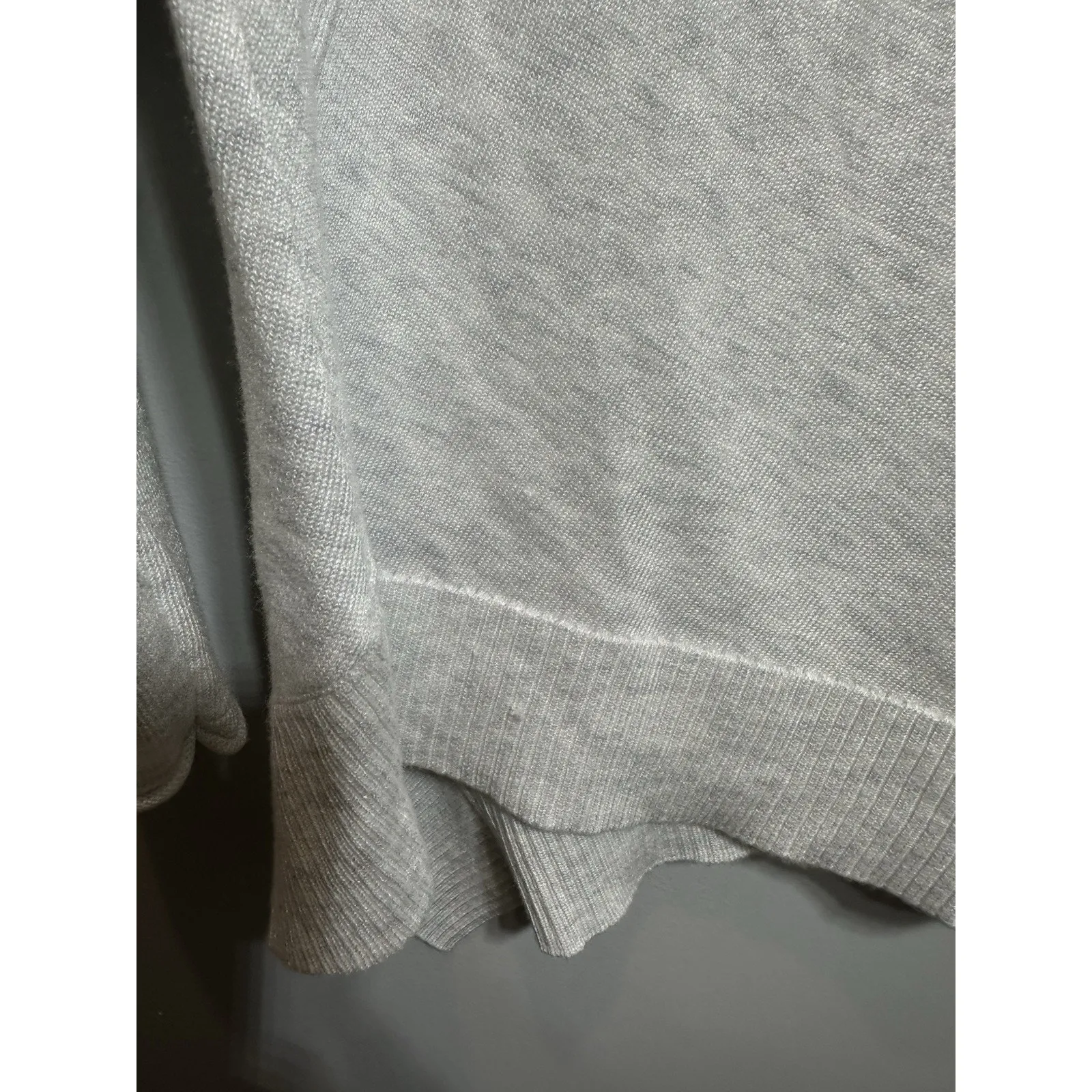 Verve Ami Sweater Asymmetrical Hem Long Sleeves Womens Size Medium Light Gray - Image 5