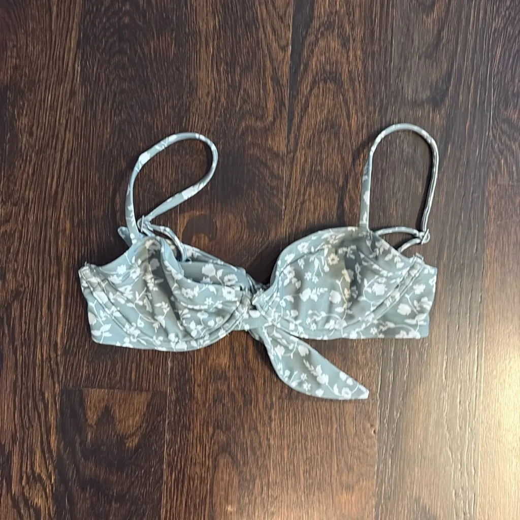 Abercrombie & Fitch Floral Underwire‎ Swimsuit Top - Image 2