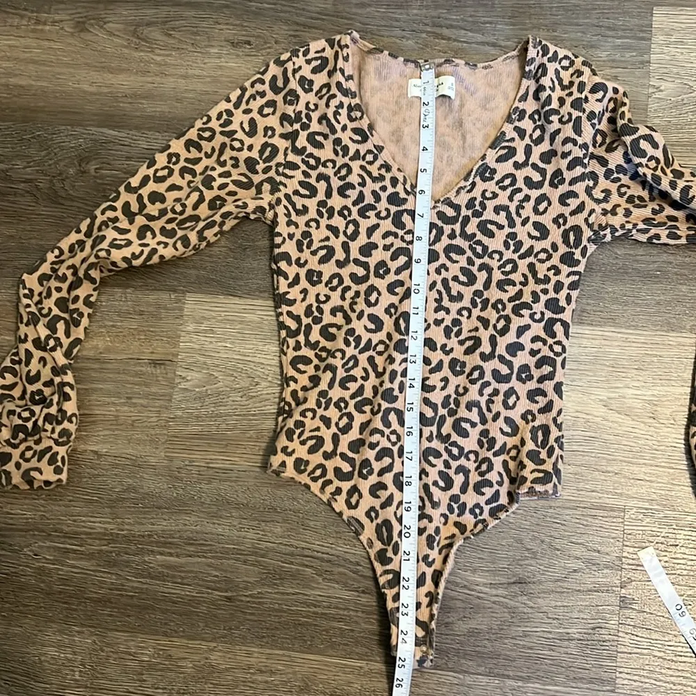 Abercrombie & Fitch Soft A & F Cozy  Leopard Print Long Sleeved Bodysuit Small - Image 7