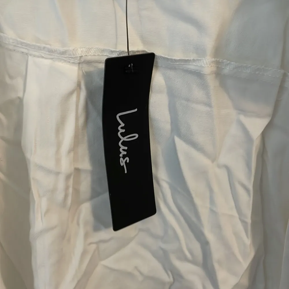 Lulu’s white short sleeve button down. Never worn, still with tags. - Image 4