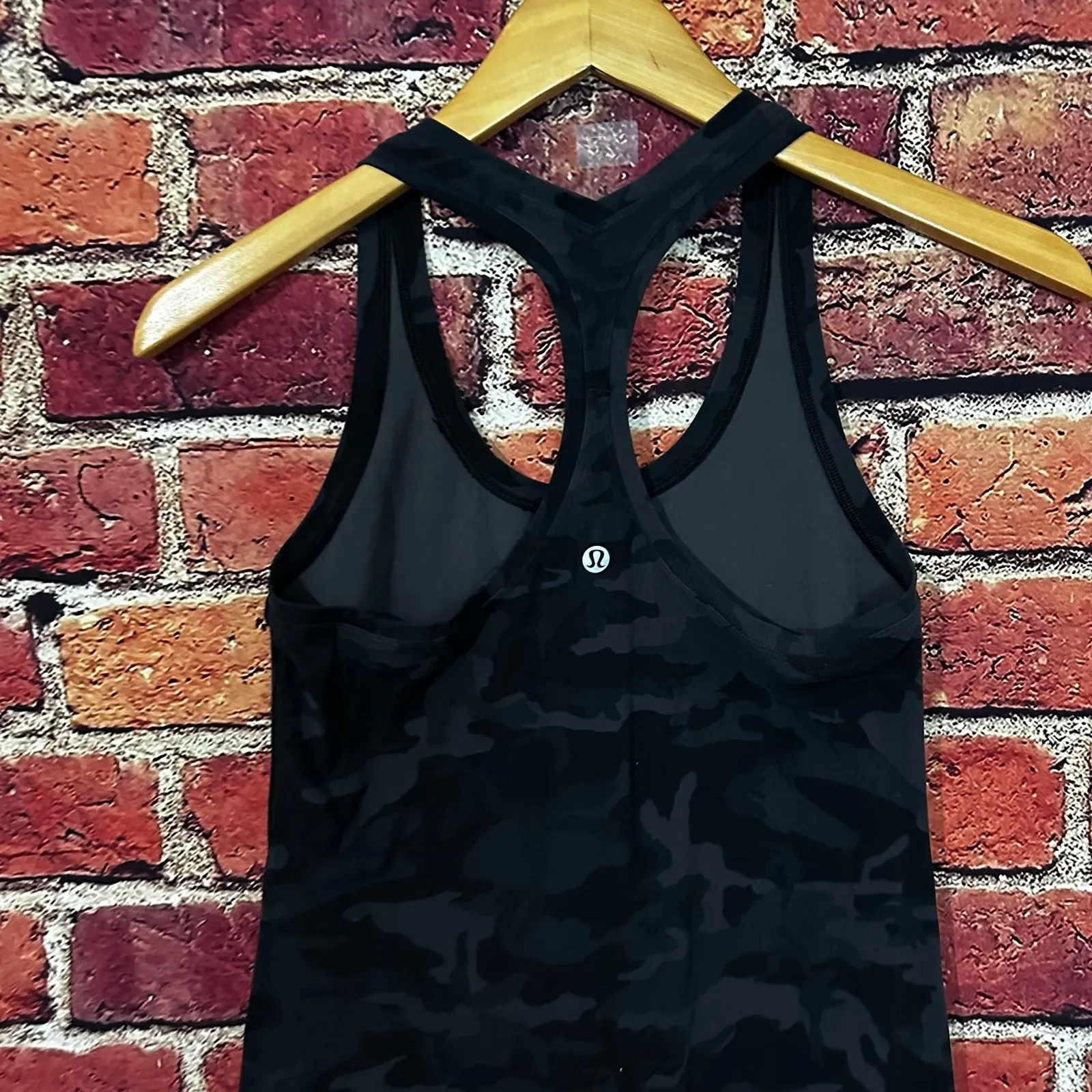 Lululemon camouflaged Tank top size 8 - Image 4