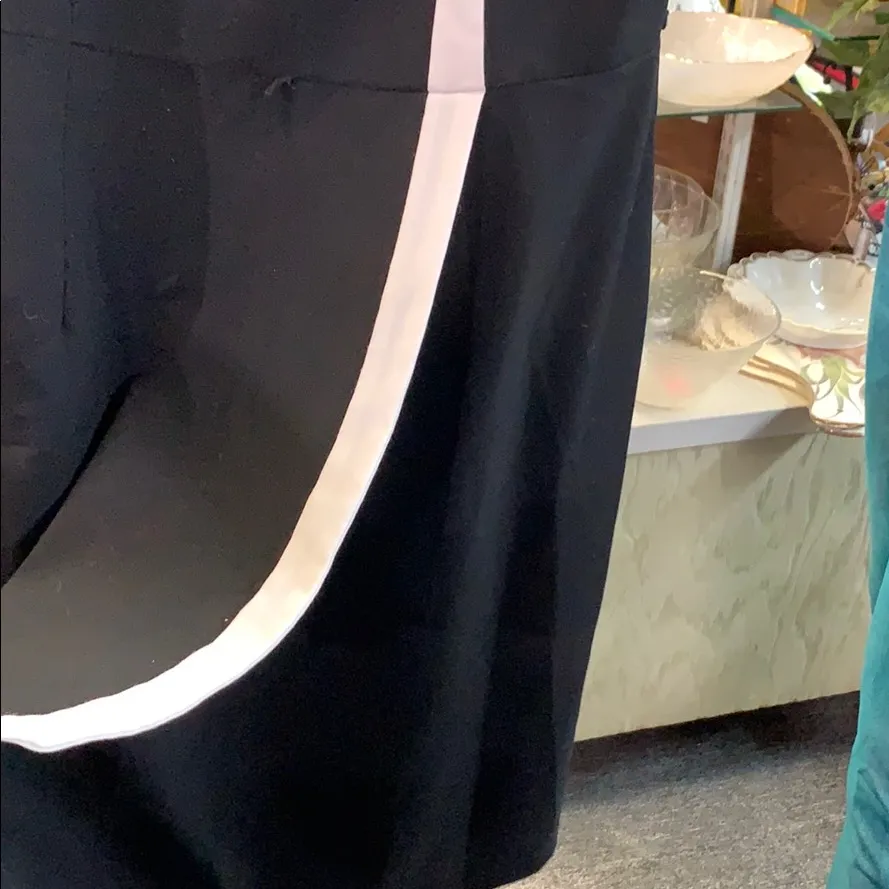 Size 10 black and white cap sleeve dress - Image 3