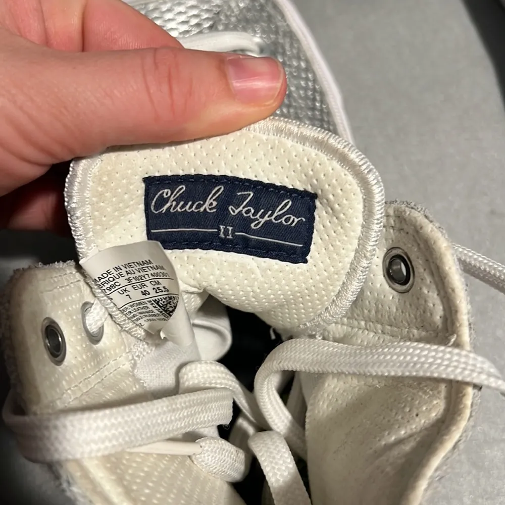 Converse Wmns Chuck Taylor All Star 2 High 'Perforated Metallic Silver' . Size 9 - Image 7