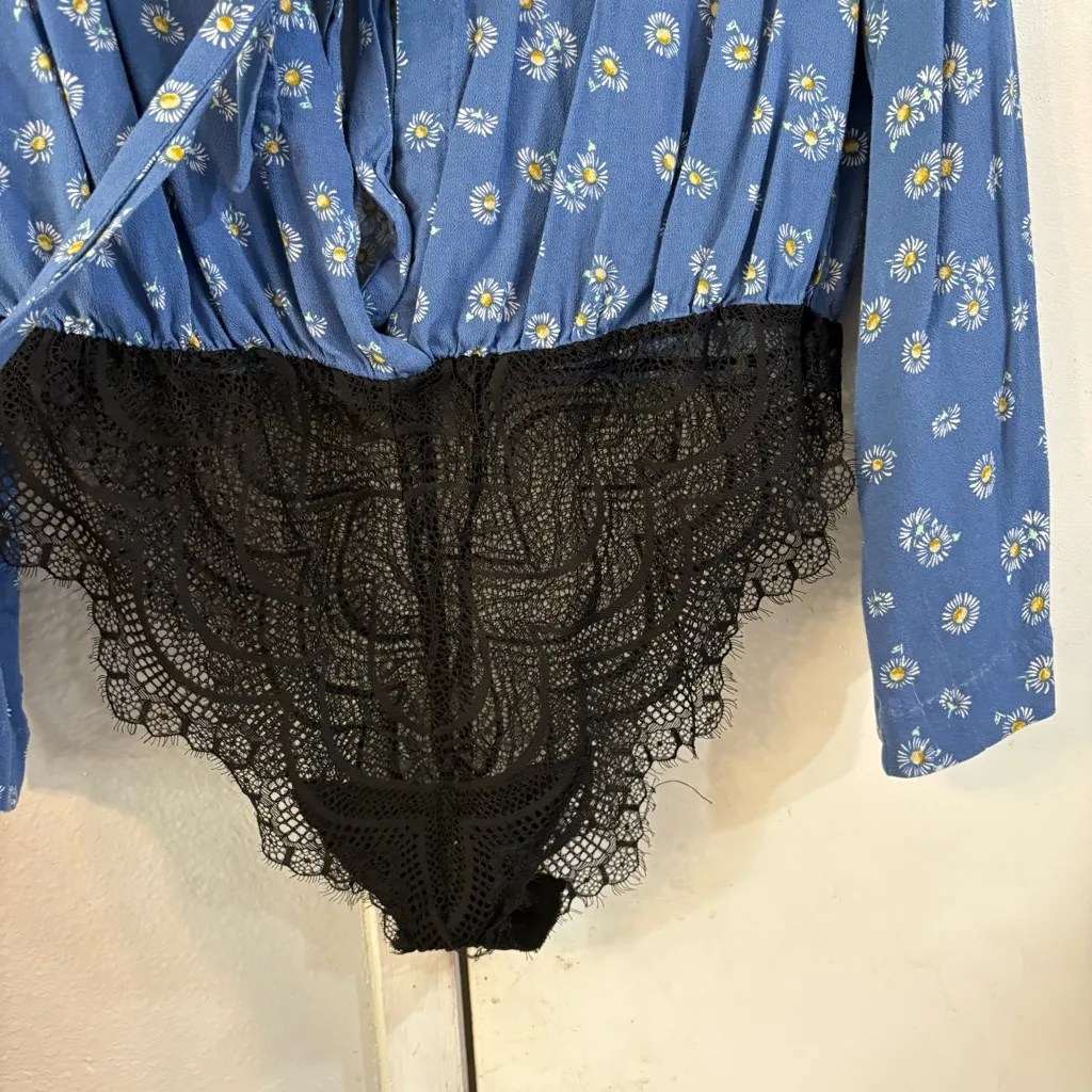 FREE People Forties Feels Bodysuit Blue Daisy Floral Bell Sleeve Black Lace L - Image 10