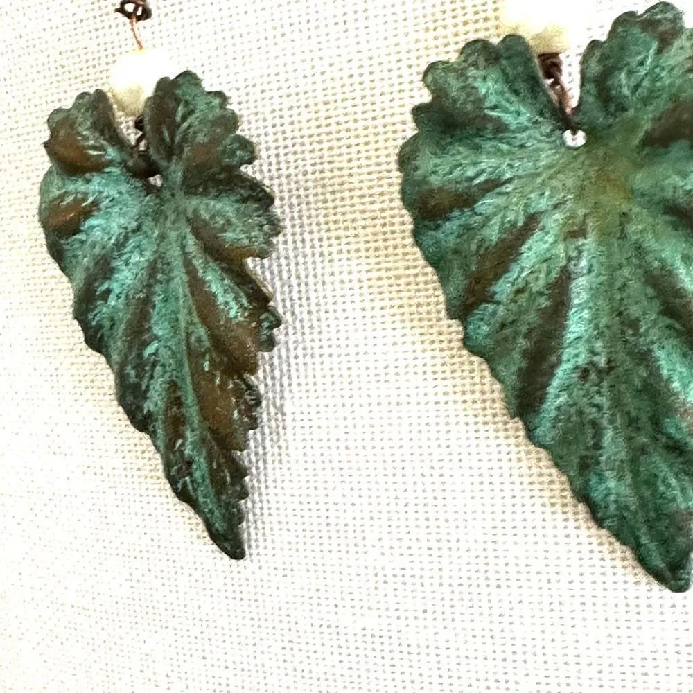 Green brass leaf faux pearl drop earrings - Image 6