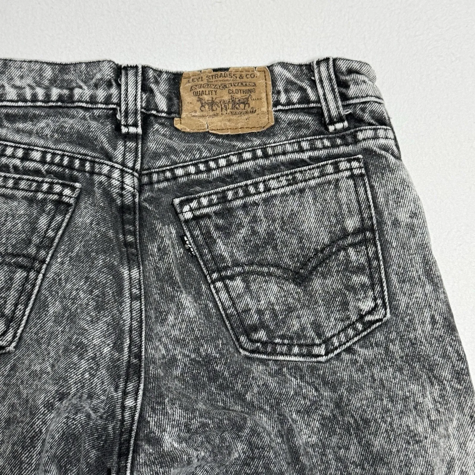 Vintage Levis Jeans Student 26x28 Made In USA Acid Wash Grey/black Denim Batwing - Image 4