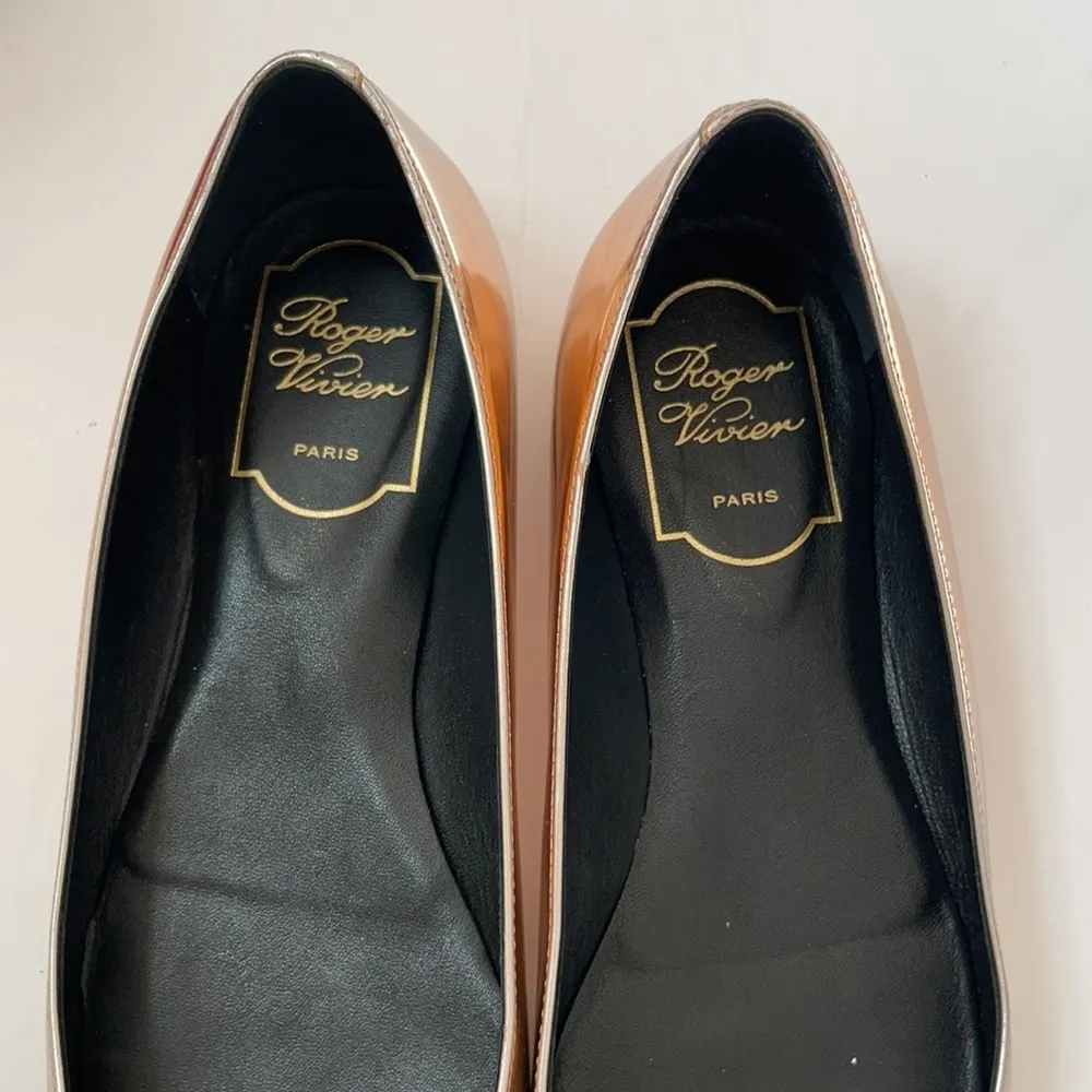 Roger Vivier Tan rose gold U cut Trompette ballet flats 37 Size 6 - Image 2