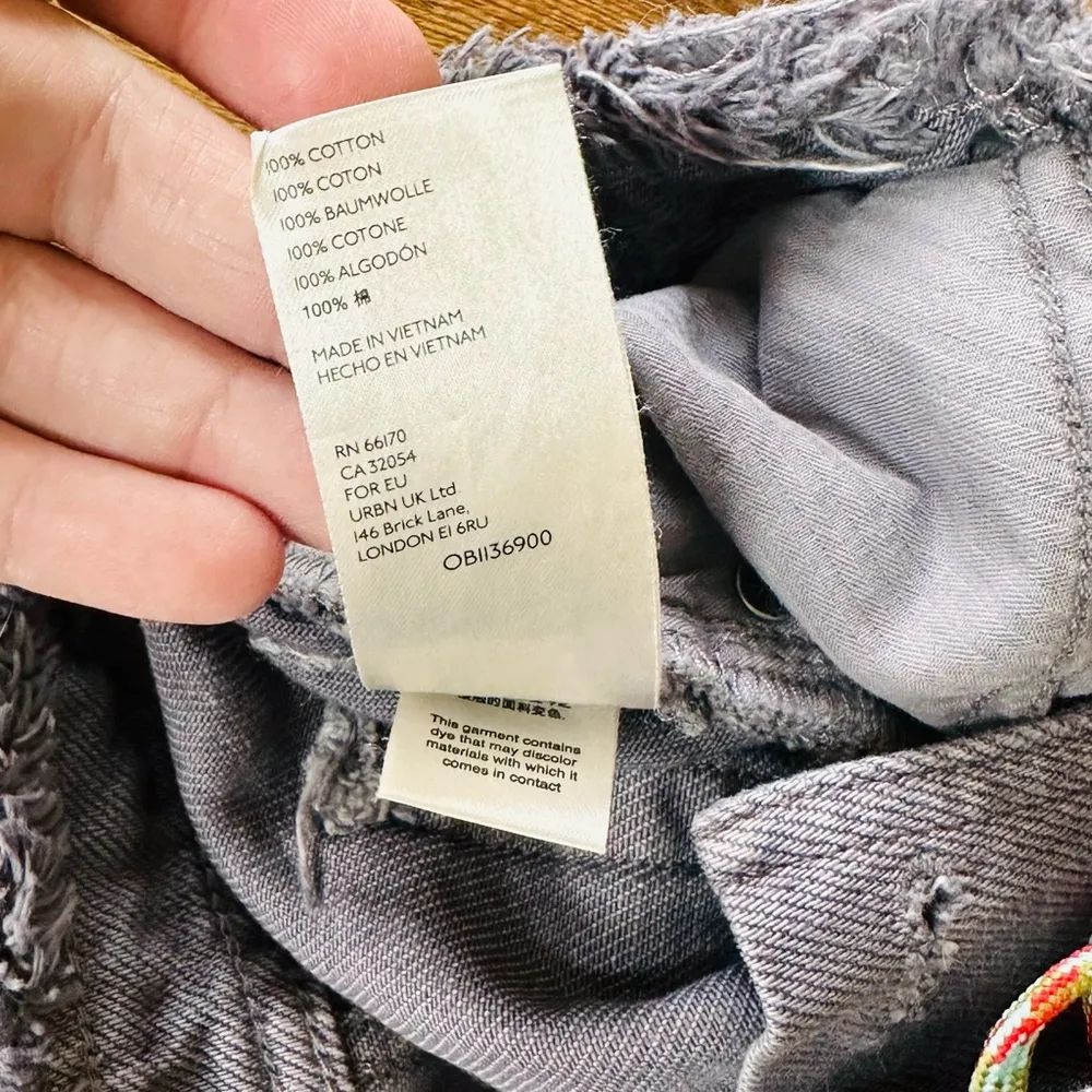 Free People Becket Cut Off Slouchy Shorts - Size 24 - Image 10