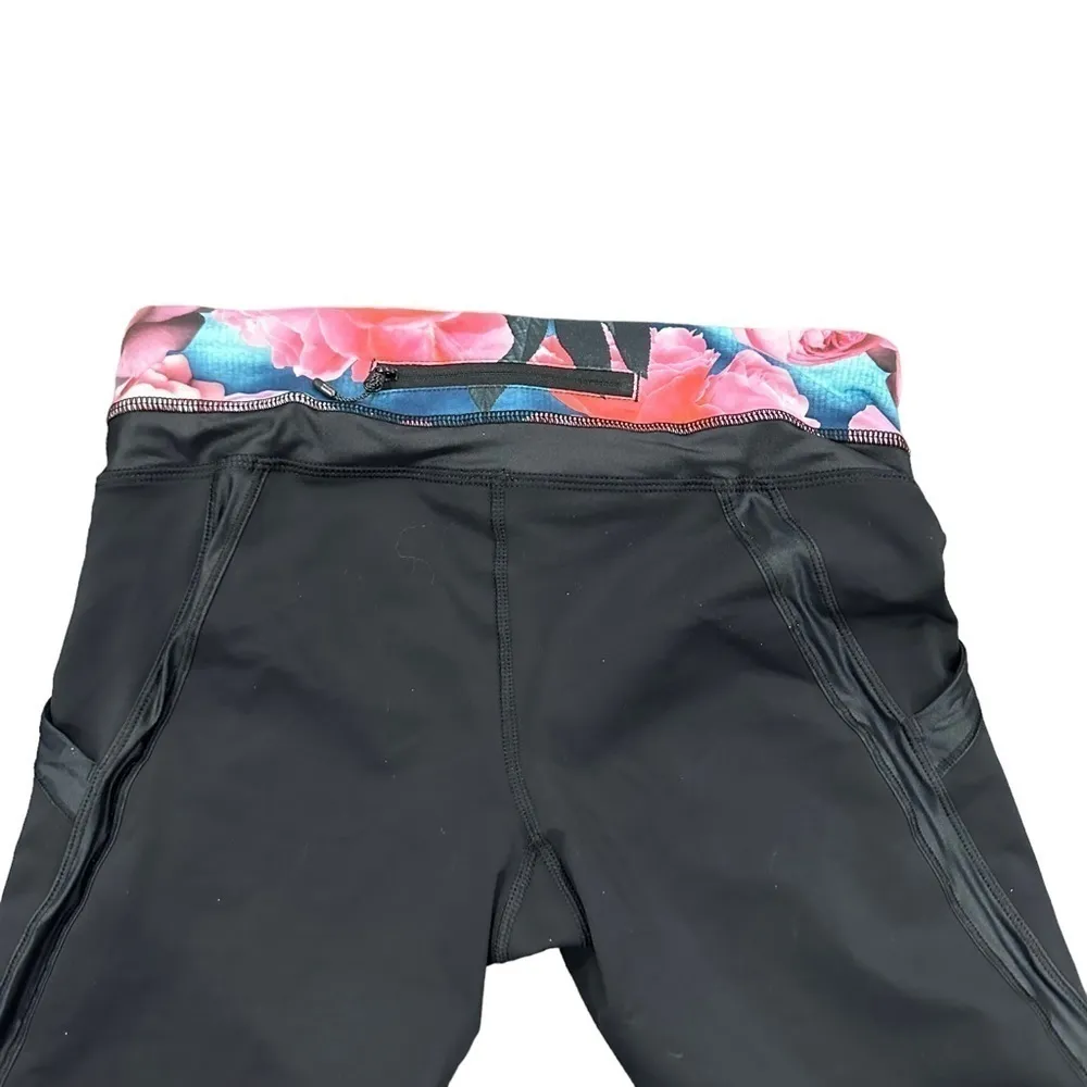 Chase Me crop II in Black Secret Garden - Image 13