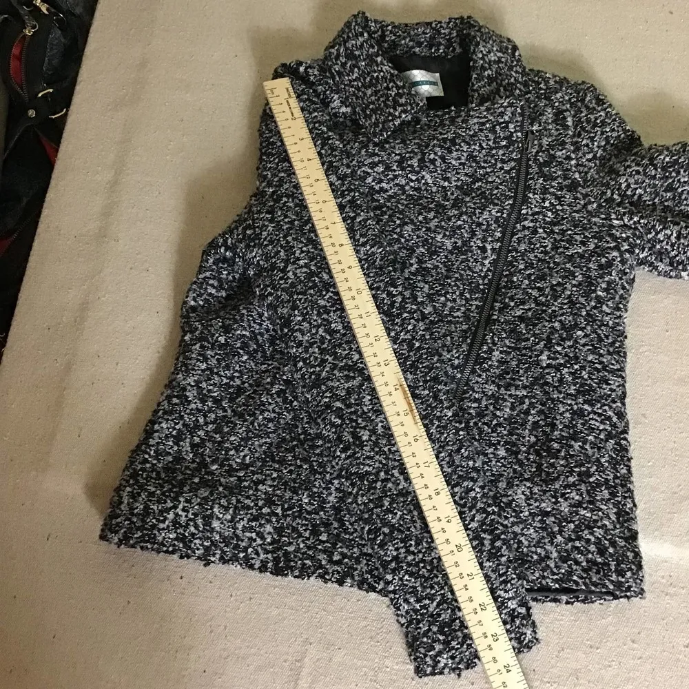 PIM + Larkin Women Jacket Asymmetrical Zip  textured Jacket Sz. Med.   EUC - Image 8