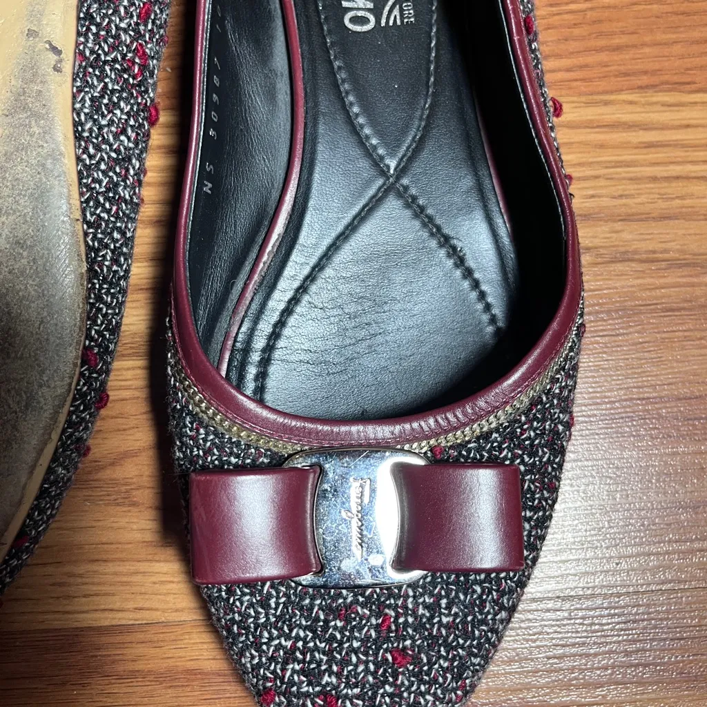 Salvatore Ferragamo Women's Black and Burgundy Tweed Flats - Image 7