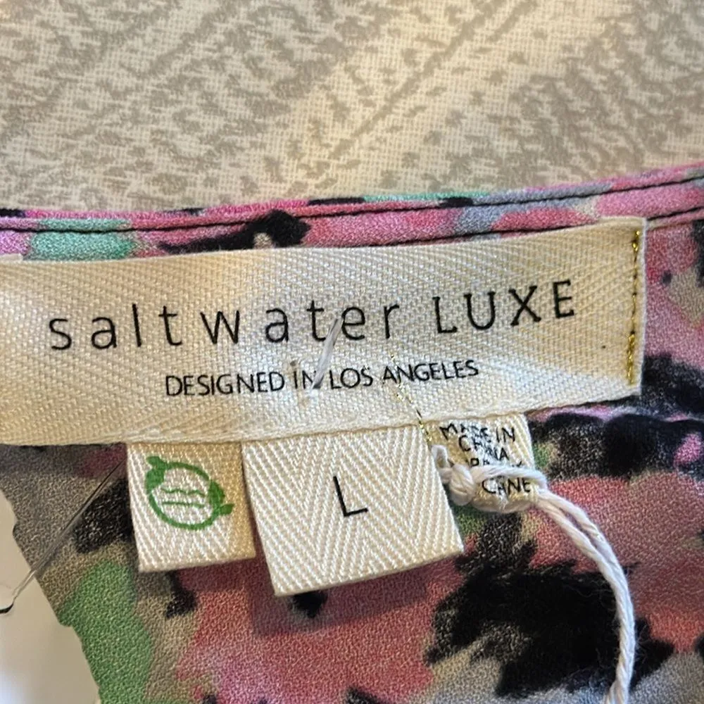 Saltwater Luxe V Neck Floral Short-sleeve Short Top with Ruffles at the Hemline - Image 5