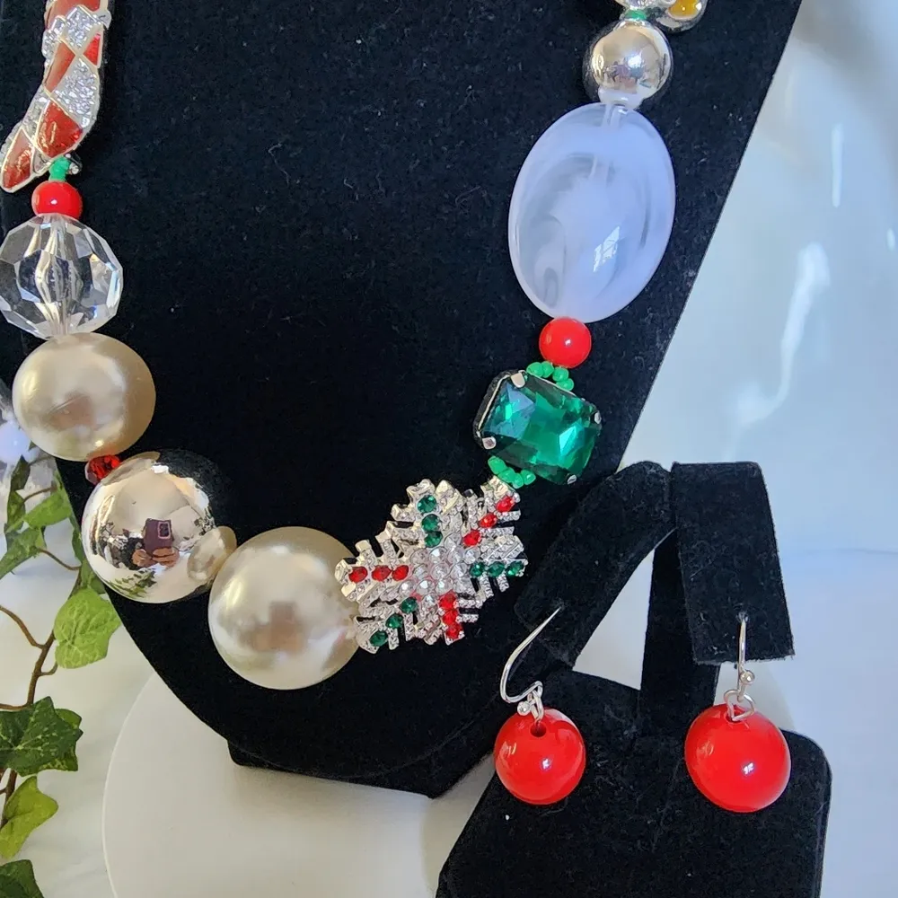 Christmas Holiday Bead Necklace Earrings Set New Red - Image 3