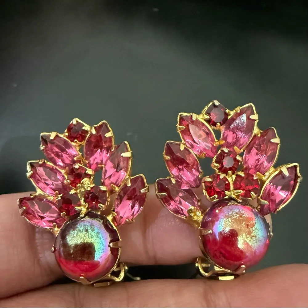 Vintage Unsigned Juliana? Delizza & Elster Hot Pink Rhinestone Clip On Earrings - Image 12