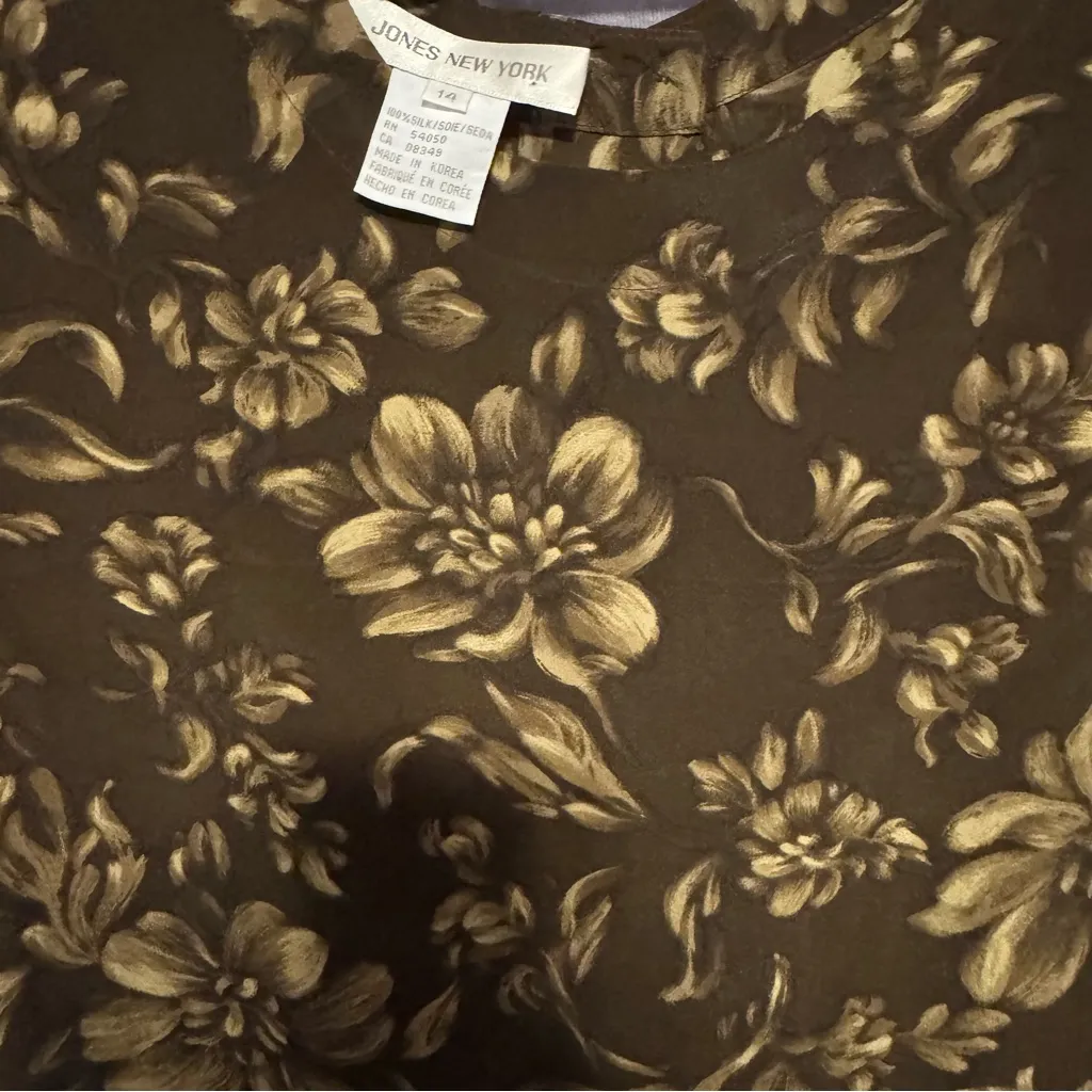 Jones New York Size 14 100% Silk Chocolate Brown Floral Print Blouse NWT - Image 7