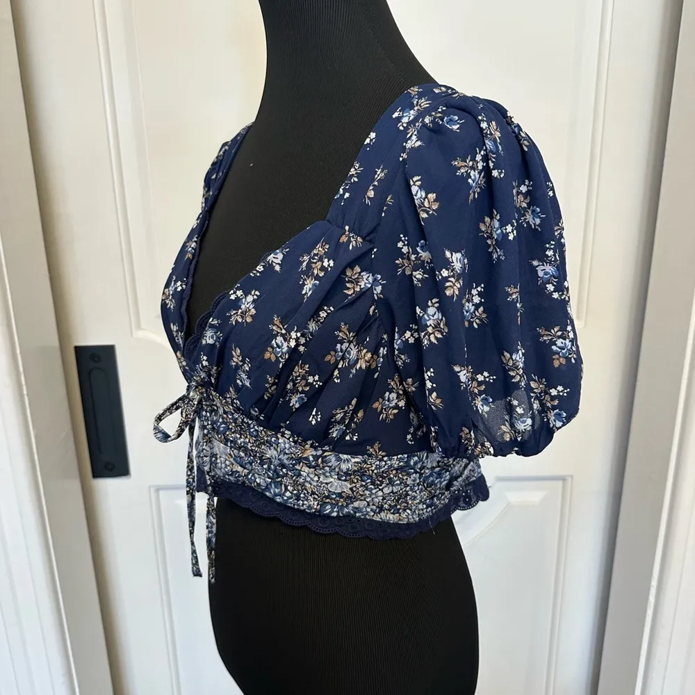 Altar’d State Blue Floral Lace Trim Cropped Top Tie Back Sweetheart Neckline - Image 5