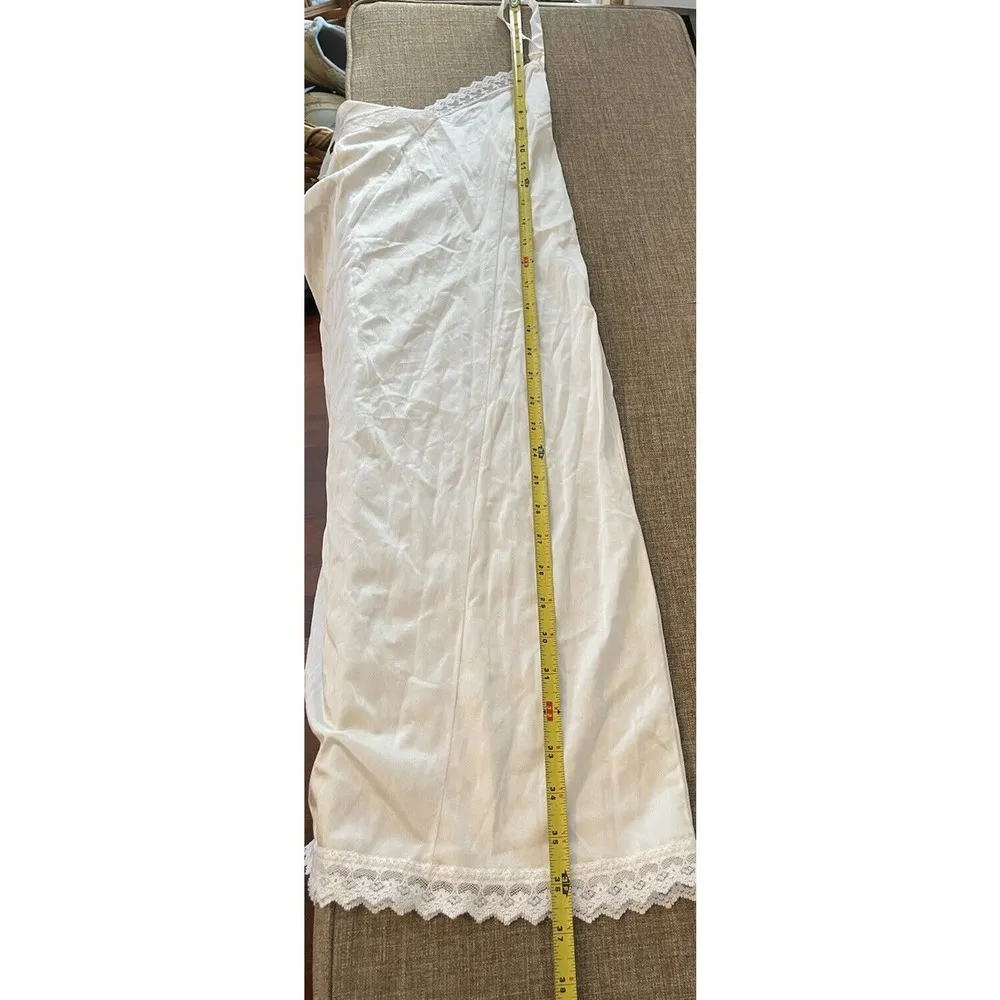 Miss Diva New York Full Slip Nightie Size 32 Ivory Lace Trim Nylon Vintage 80’s - Image 6
