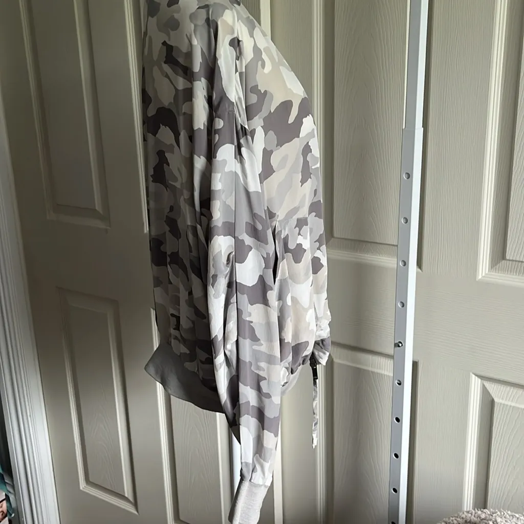 Camouflage Pure Dkny 2015 Silk Bomber Jacket Almost Vintage - Image 3