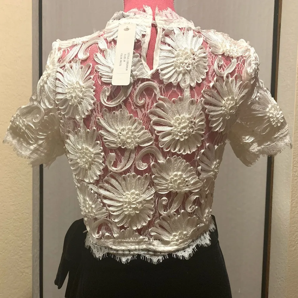 Floral Appliqué Top  in white size M - Image 6