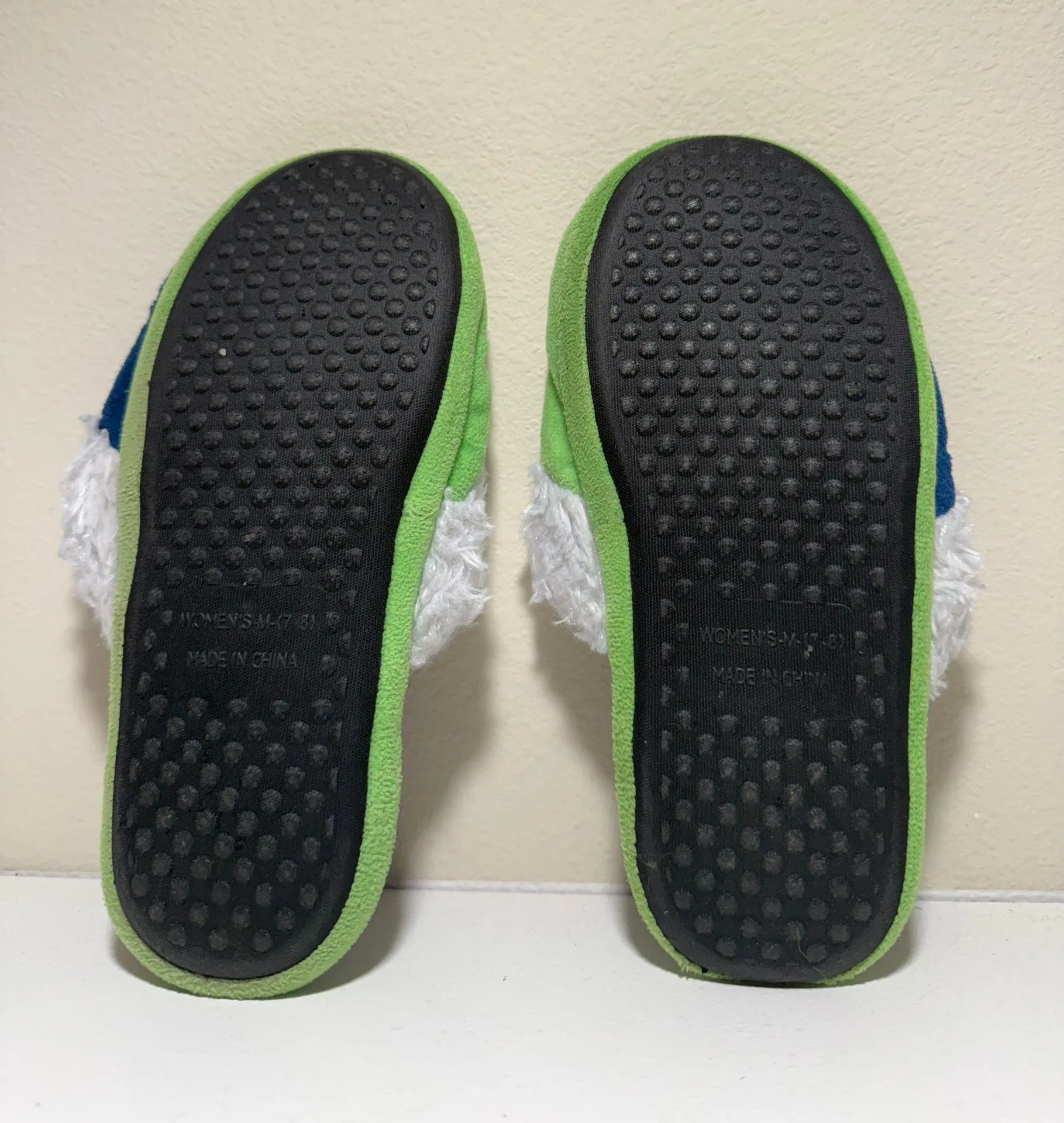Women’s Seattle Seahawks Slippers Size M 7 - Image 2