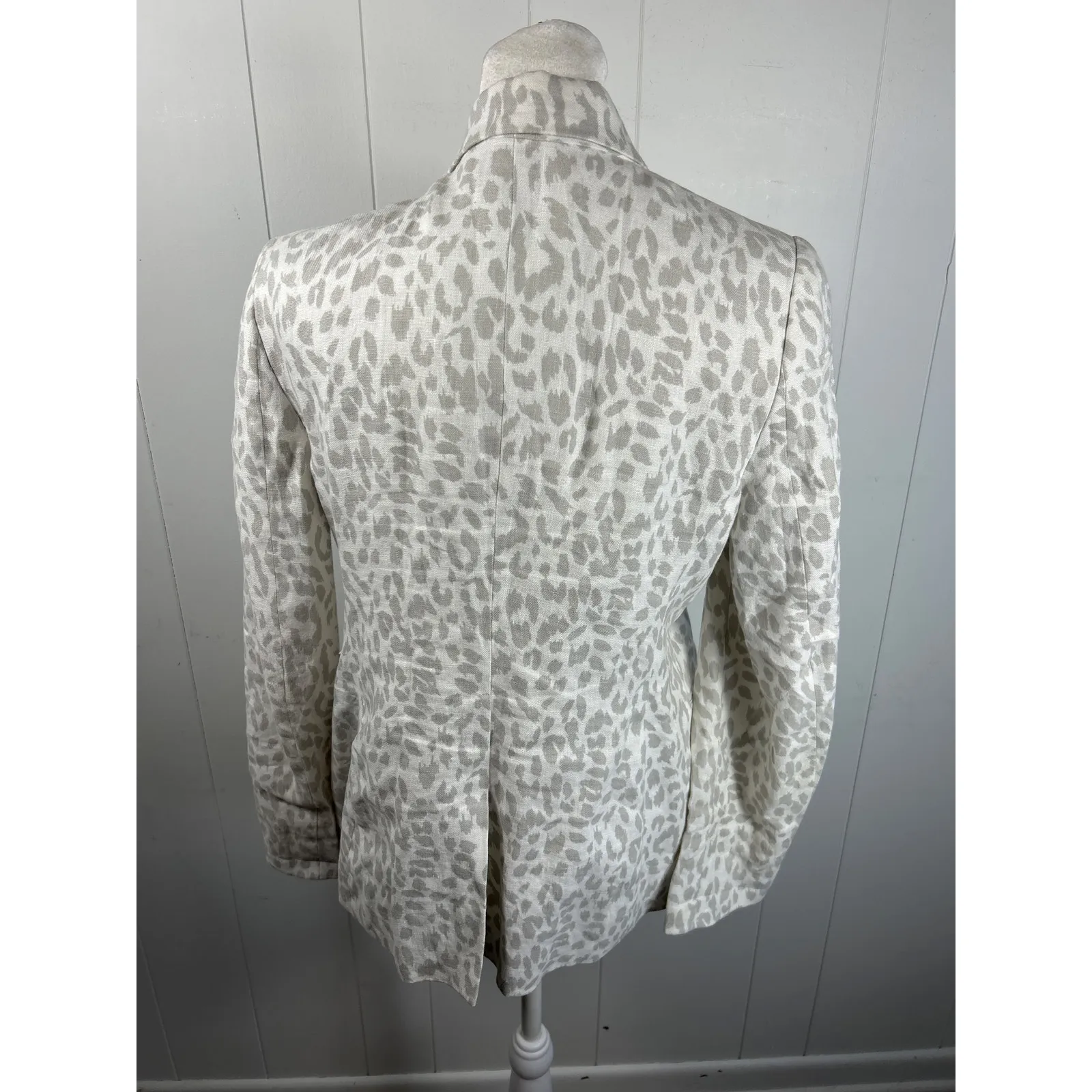 Joie Mehira White and Gray Leopard Linen Blazer in Size 6 - Image 3