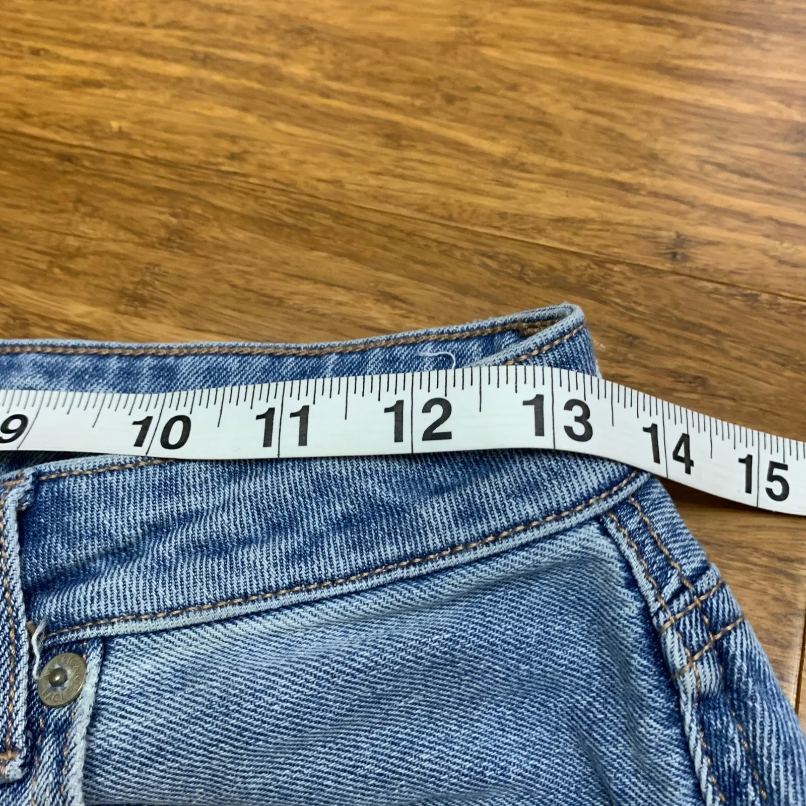 American‎ Eagle Mom Jeans Womens Size 4 Short Ripped Distressed Light Wash Denim - Image 10