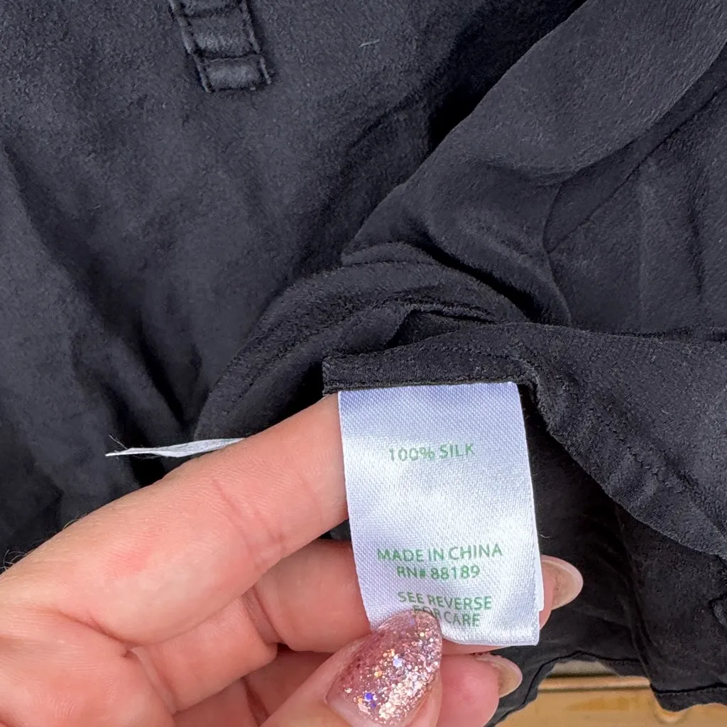 Lilly Pulitzer 100% silk Black Blouse with Button Accents - Image 4