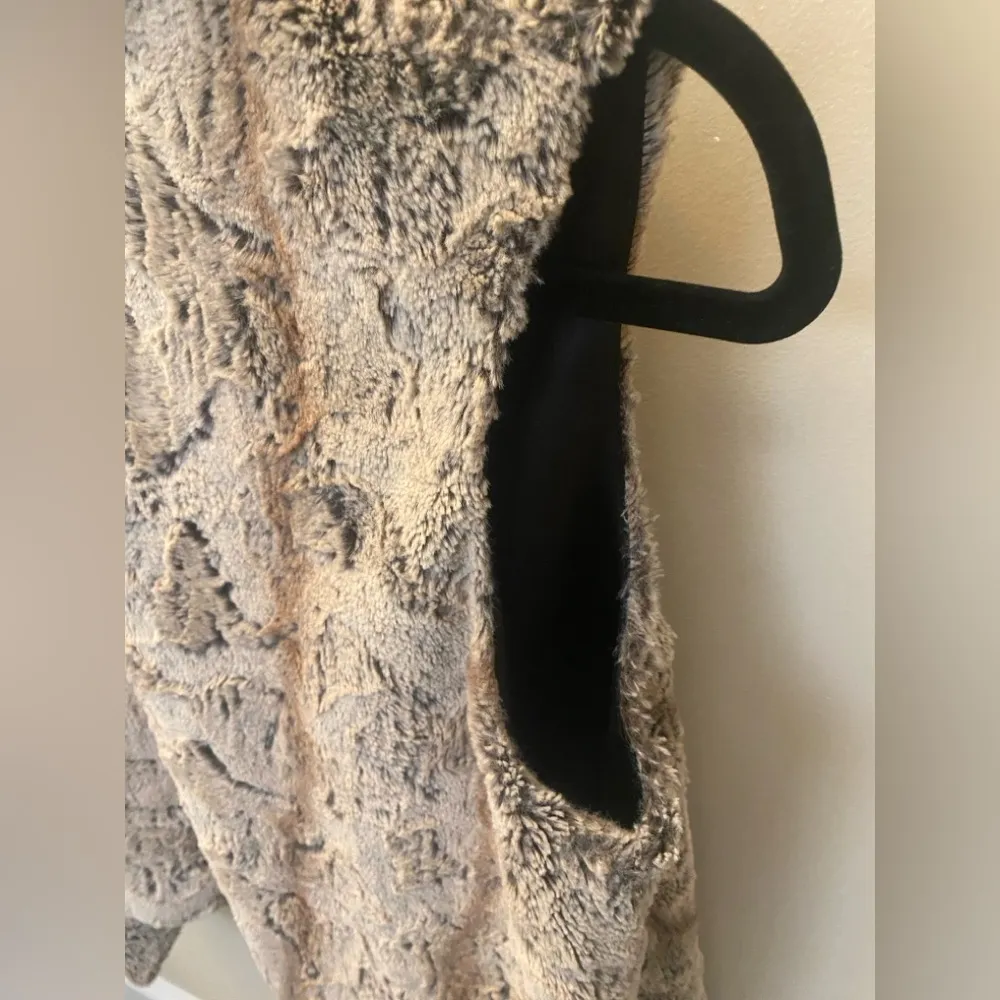 The Limited Faux Fur Vest Women's Sz M/L - Image 8
