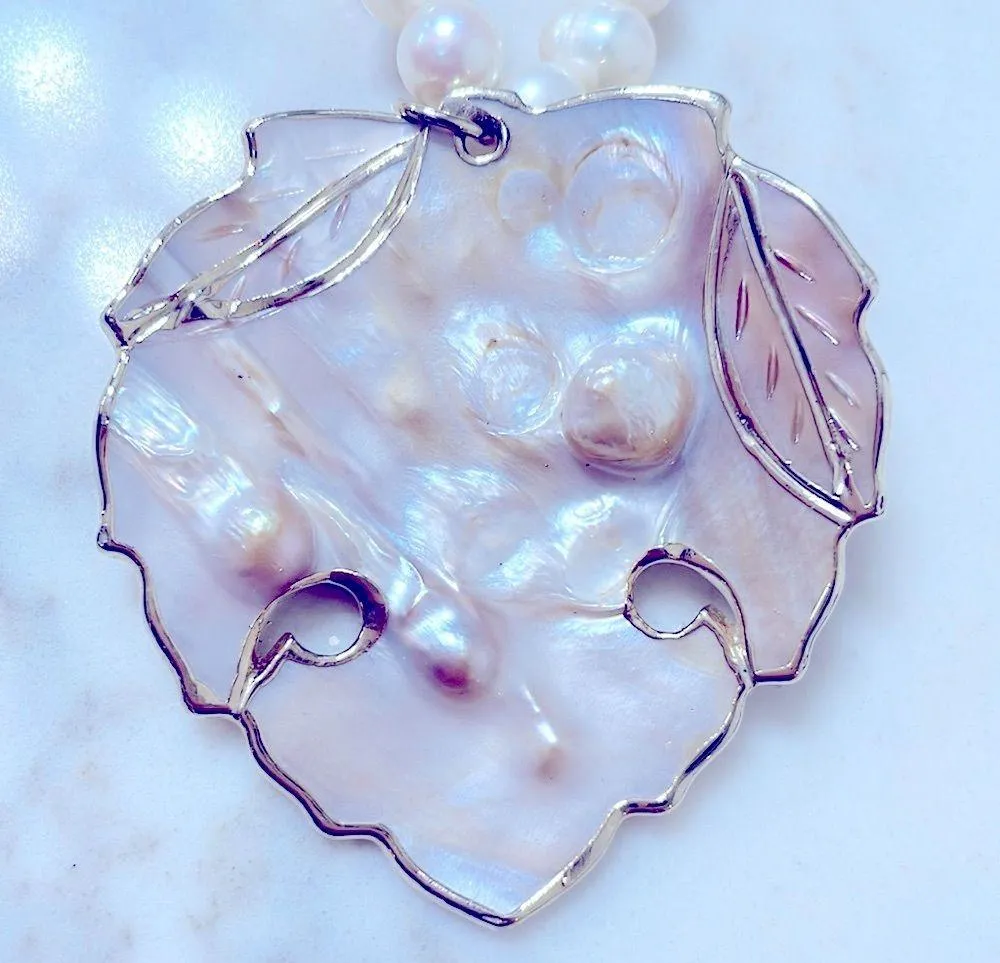 Pearl necklace with mother of heart leaf pearl pendant White - Image 5