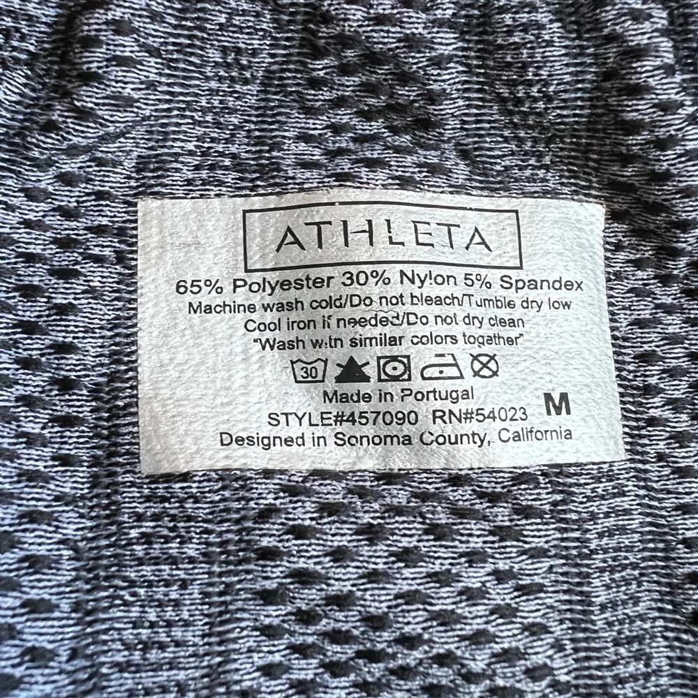 Speedlight Seamless Black & White Tee  Size Medium - Image 3