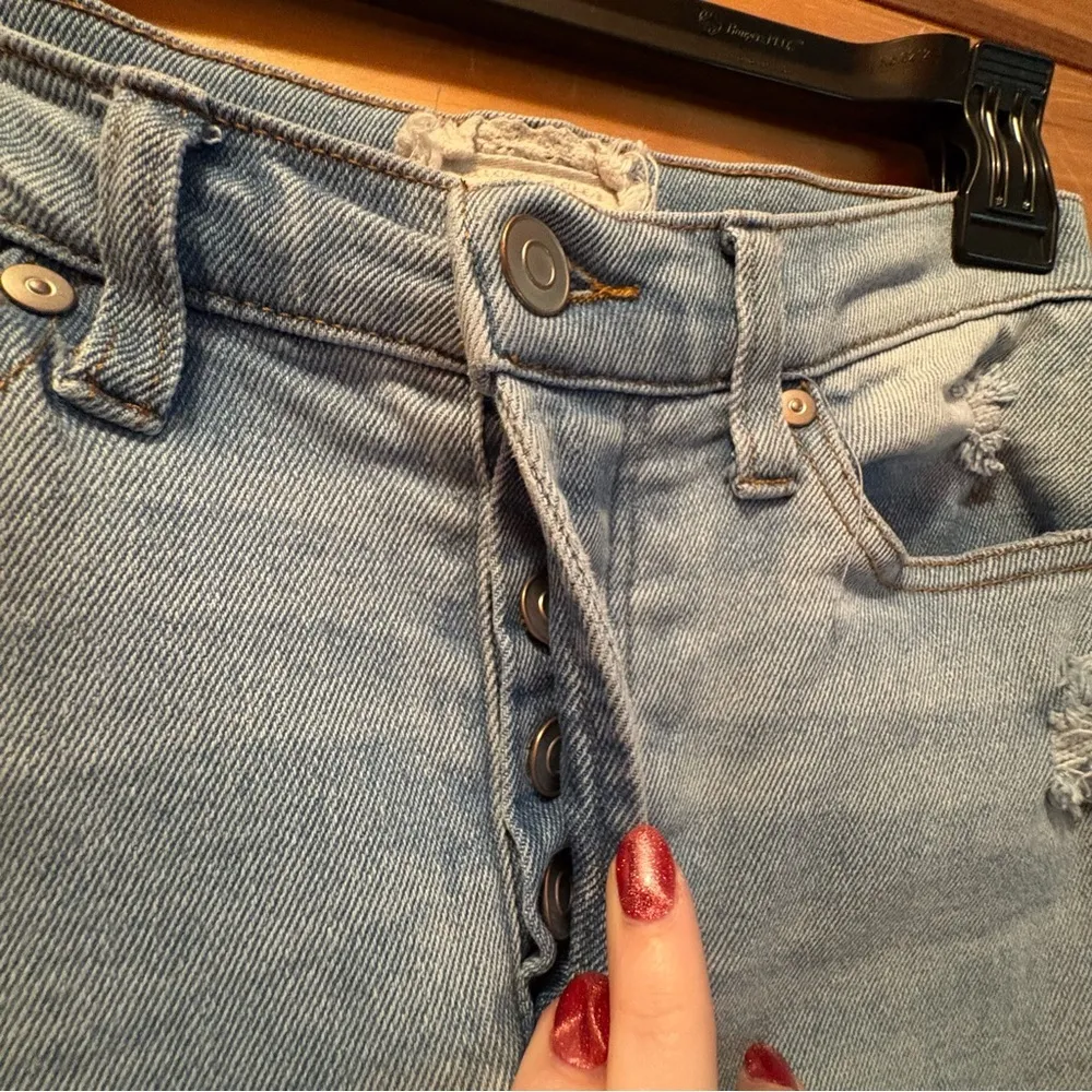 Altar’d State Distressed Light Wash Denim Jeans size 25/1. - Image 7