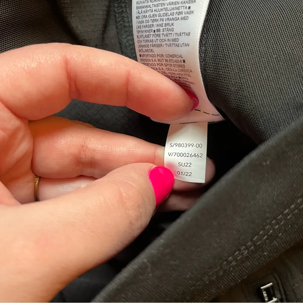 Athleta Trekkie north crop joggers in black size 4 - Image 8