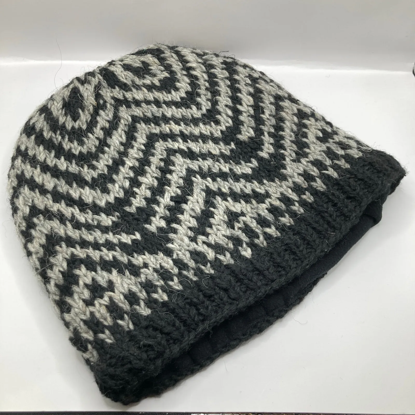 Black & White Chevron Wool Fleece Lined Knit Beanie Adult S READ Made in Nepal - Image 2