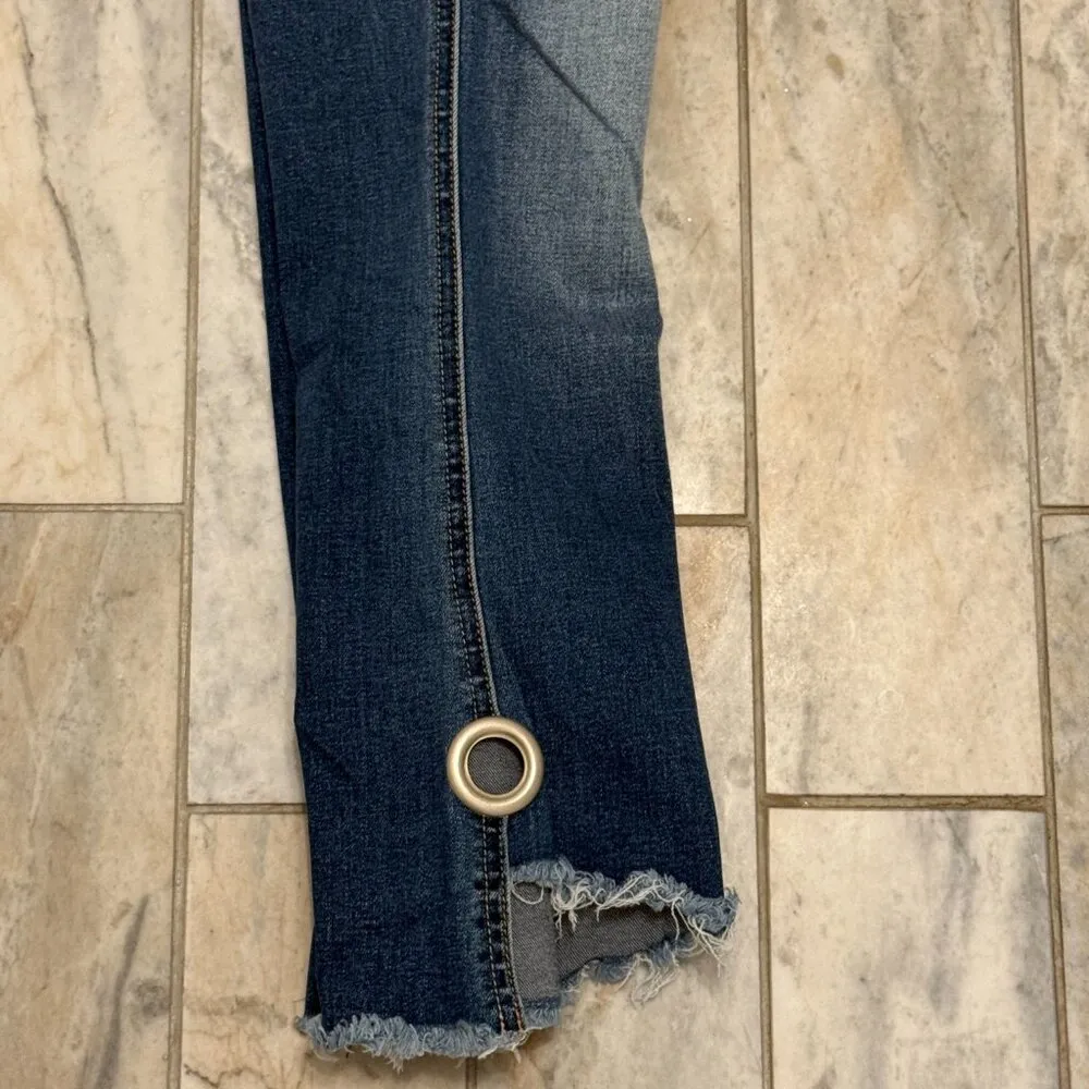 Litz women's 27" waist mid-rise blue capri frayed leg BOUTIQUE jeans - Image 4