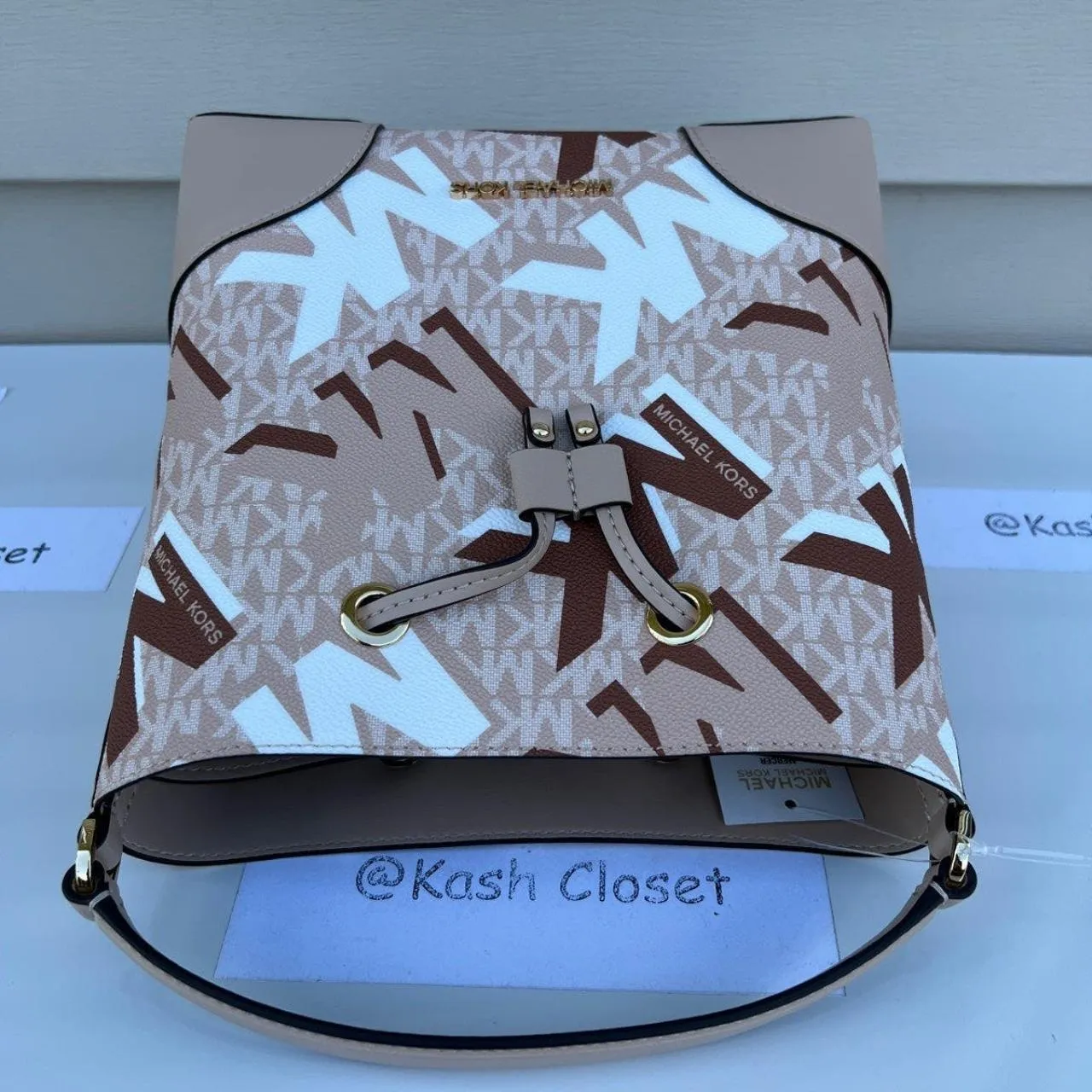 Michael Kors Buff Multi Mercer Medium Drawstring Bucket Crossbody Bag - Image 5